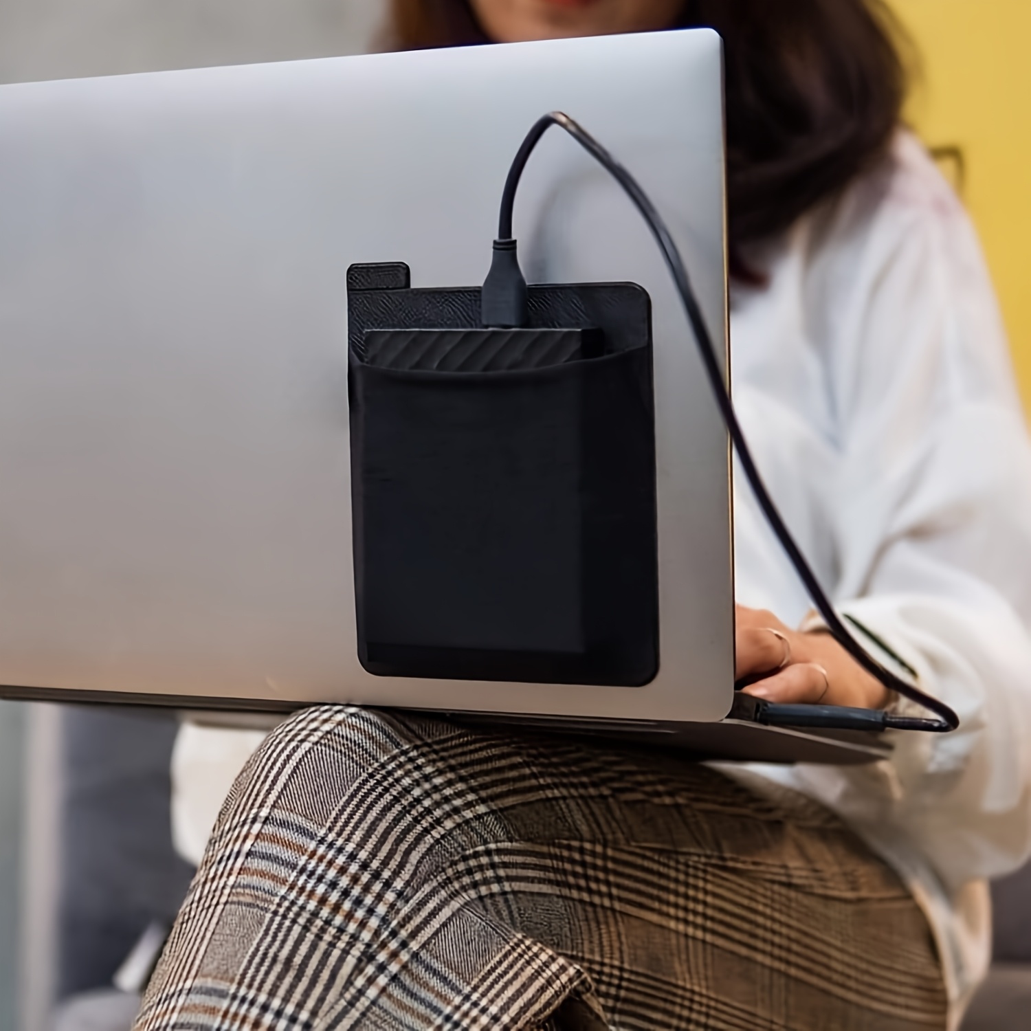 portable external cloth hard drive carrying case, computer additions bag rack storage bag, battery pack, wireless mouse, cable and earphone sleeve storage box. multiple colors are available, firmly pasted, portable and fashionable mouse storage bag
